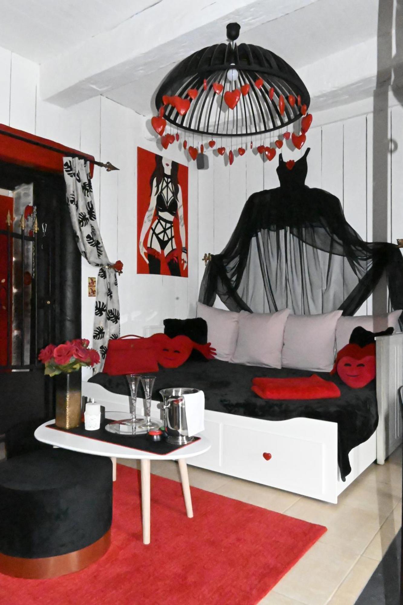 Love Room Donjon Dol In Love Bdsm Dol-de-Bretagne Esterno foto